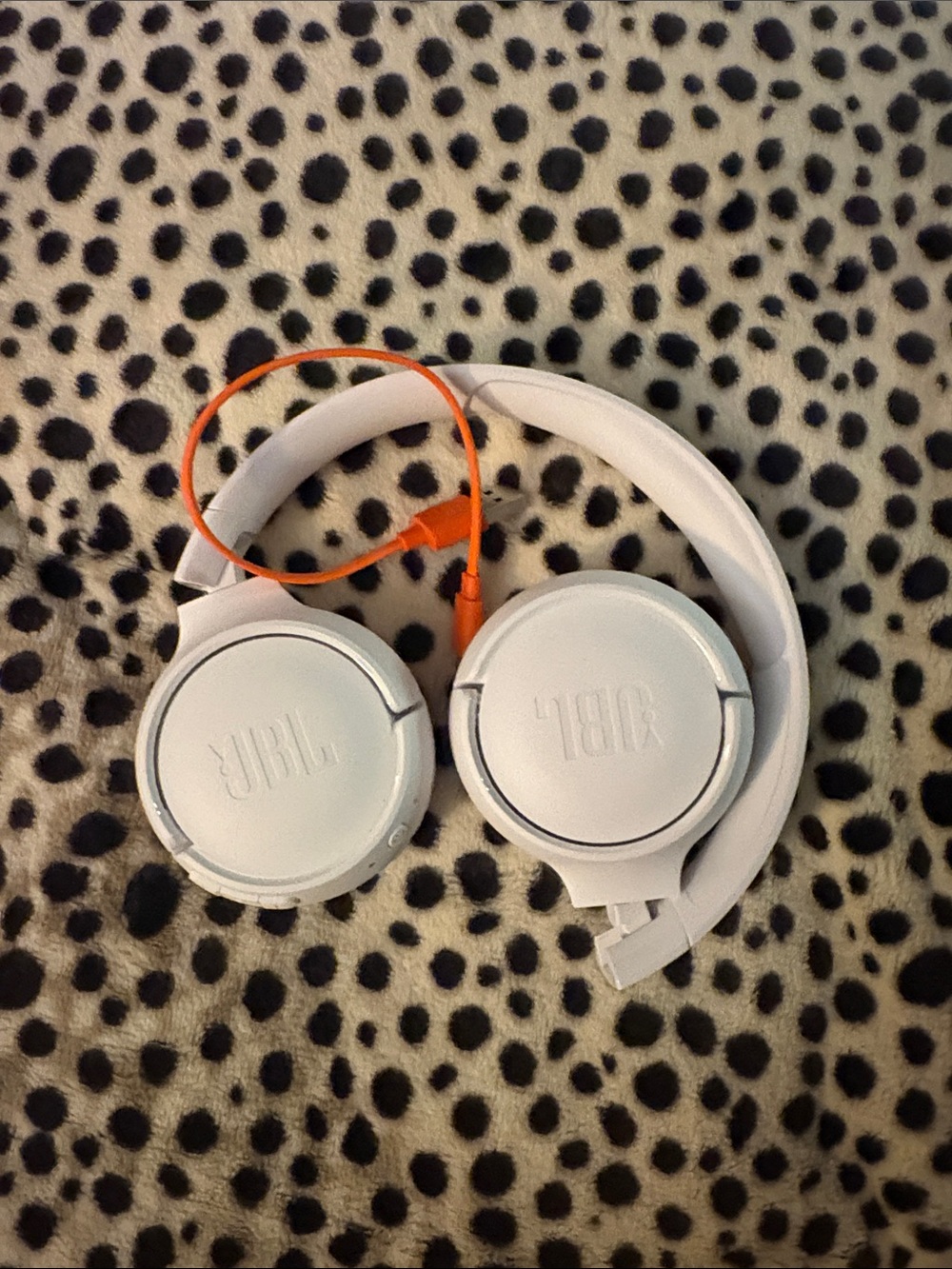 Bluetooth JBL White On-Ear Headphones with charger